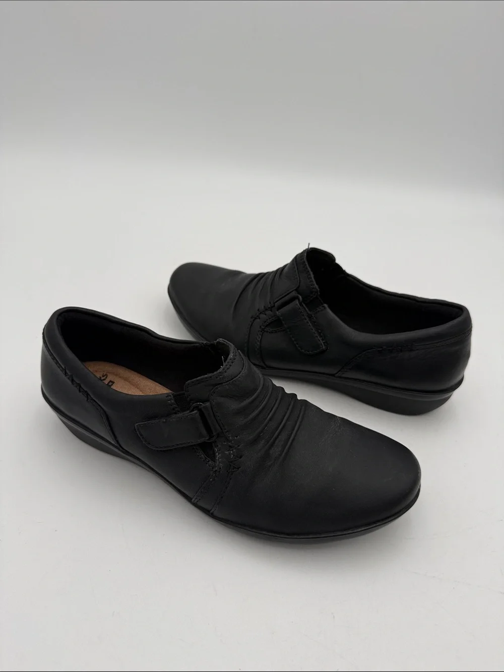 Clarks Black Leather Slip-On Comfort Loafers women 7 casual office comfort retro